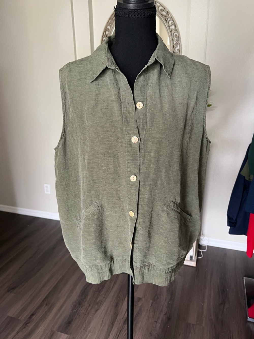 Chico's Sleeveless Button-Down Shirt Vest in Olive Green Size 3 (16)
